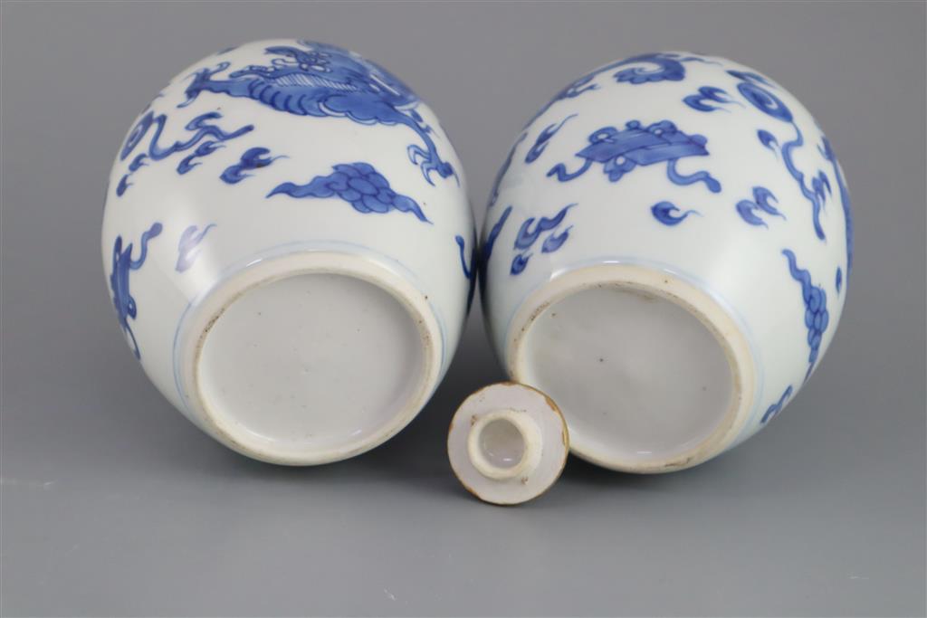 A pair of Chinese blue and white dragon jars, Kangxi period, 12.5cm high